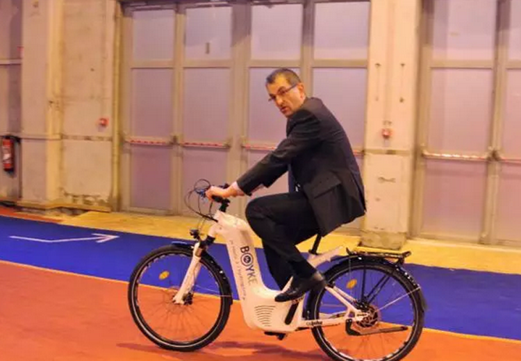 全球首款商用氢能源电动自行车法国上路