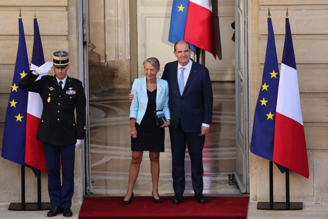 马克龙心愿达成，法国时隔30年再迎女性总理，先行者：选得好，她非常出色