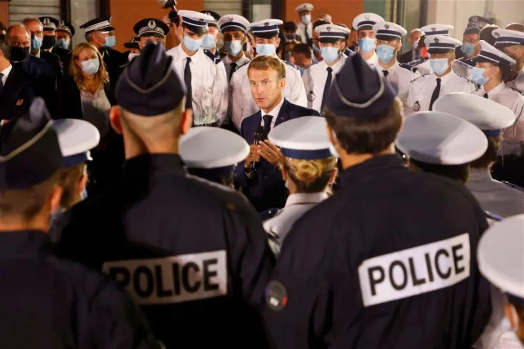 法国司法独立受挑战？警察涉暴力执法被拘，同事集体请病假，多地警局停摆！